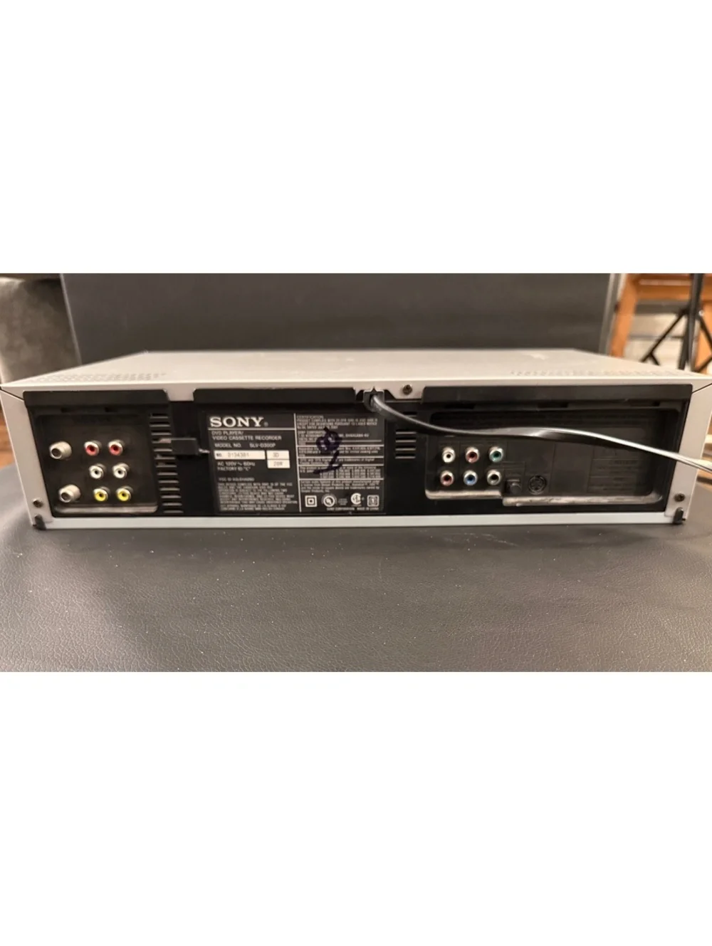 Sony DVD Player and VHS Hi-Fi Stereo Video Cassette Recorder SLV-D300P
